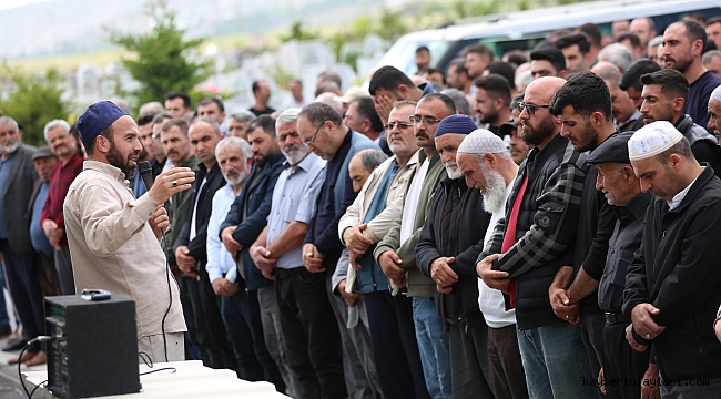 Özel halk otobüsünün altında kalan genç anne defnedildi