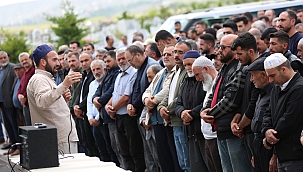 Özel halk otobüsünün altında kalan genç anne defnedildi 