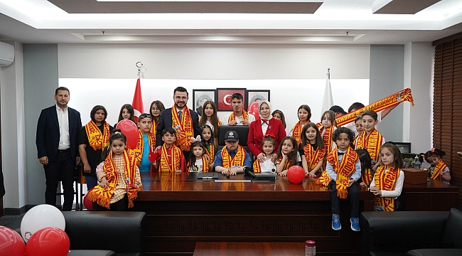 ÇOCUKLARA KAYSERİSPOR ATKISI HEDİYE EDİLDİ