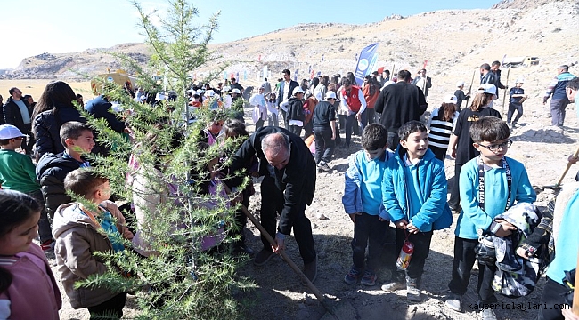 BÜYÜKŞEHİR, 3 BİN FİDANI TOPRAKLA BULUŞTURDU