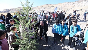 BÜYÜKŞEHİR, 3 BİN FİDANI TOPRAKLA BULUŞTURDU