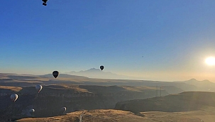 PARAMOTOR VE SICAK HAVA BALONLARI GÖKYÜZÜNÜ RENKLENDİRDİ