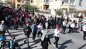 VALİ GÖKMEN ÇİÇEK, CUMHURİYET COŞKUSUNA KATILDI