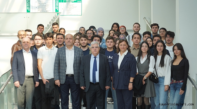 YÖNETİCİLER YENİ ÖĞRENCİLERİ AĞIRLADI