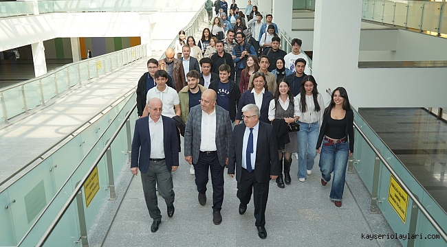 YÖNETİCİLER YENİ ÖĞRENCİLERİ AĞIRLADI