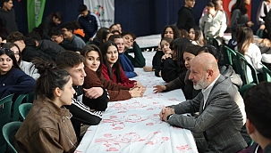 BAŞKAN ÇOLAKBAYRAKDAR'DAN GENÇLERLE COŞKULU BULUŞMA