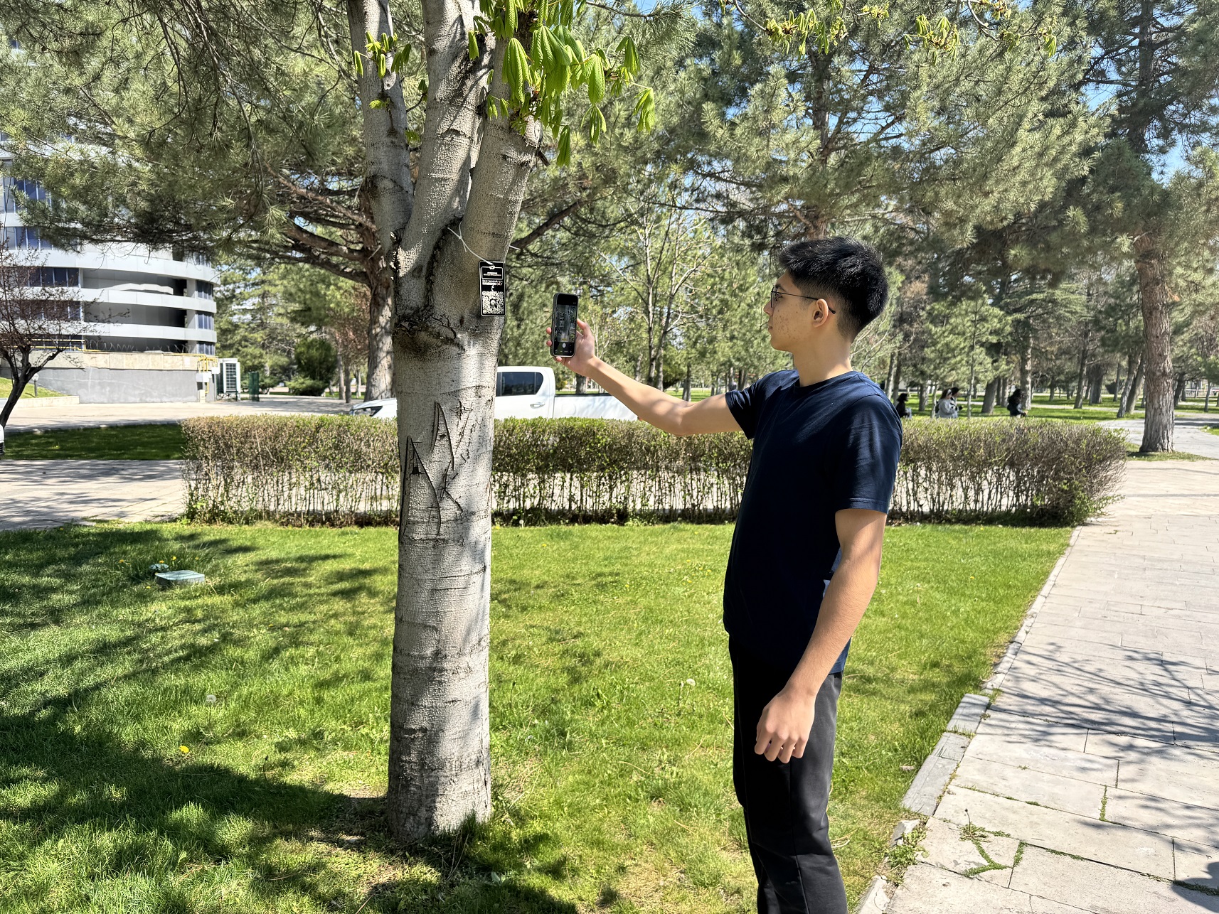 AĞAÇLARA KAREKODLU BİLGİLENDİRME