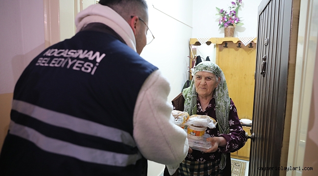 HİZMETLERİYLE GÖNÜLLERDE TAHT KURUYOR