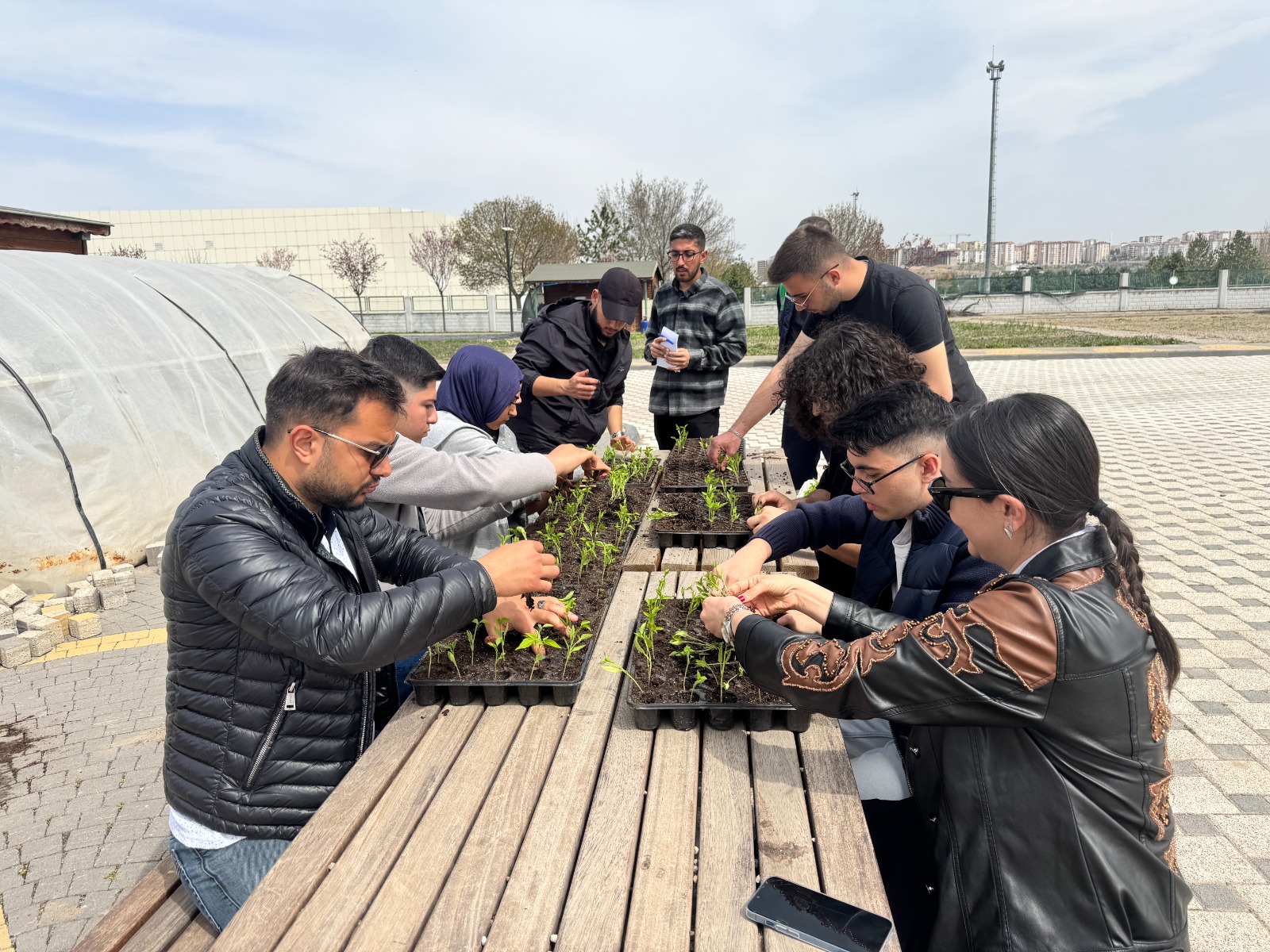 ÖĞRENCİLERE UYGULAMALI ORGANİK TARIM EĞİTİMİ VERİLDİ