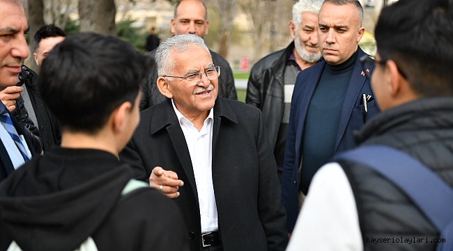 VATANDAŞLARLA SOHBET ETTİ