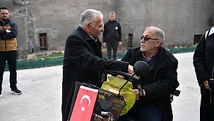 VATANDAŞLARLA SOHBET ETTİ