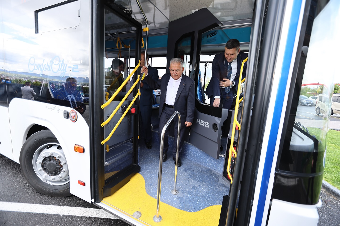 BAŞKAN BÜYÜKKILIÇ, ELEKTRİKLİ OTOBÜSÜN TEST SÜRÜŞÜNE KATILDI