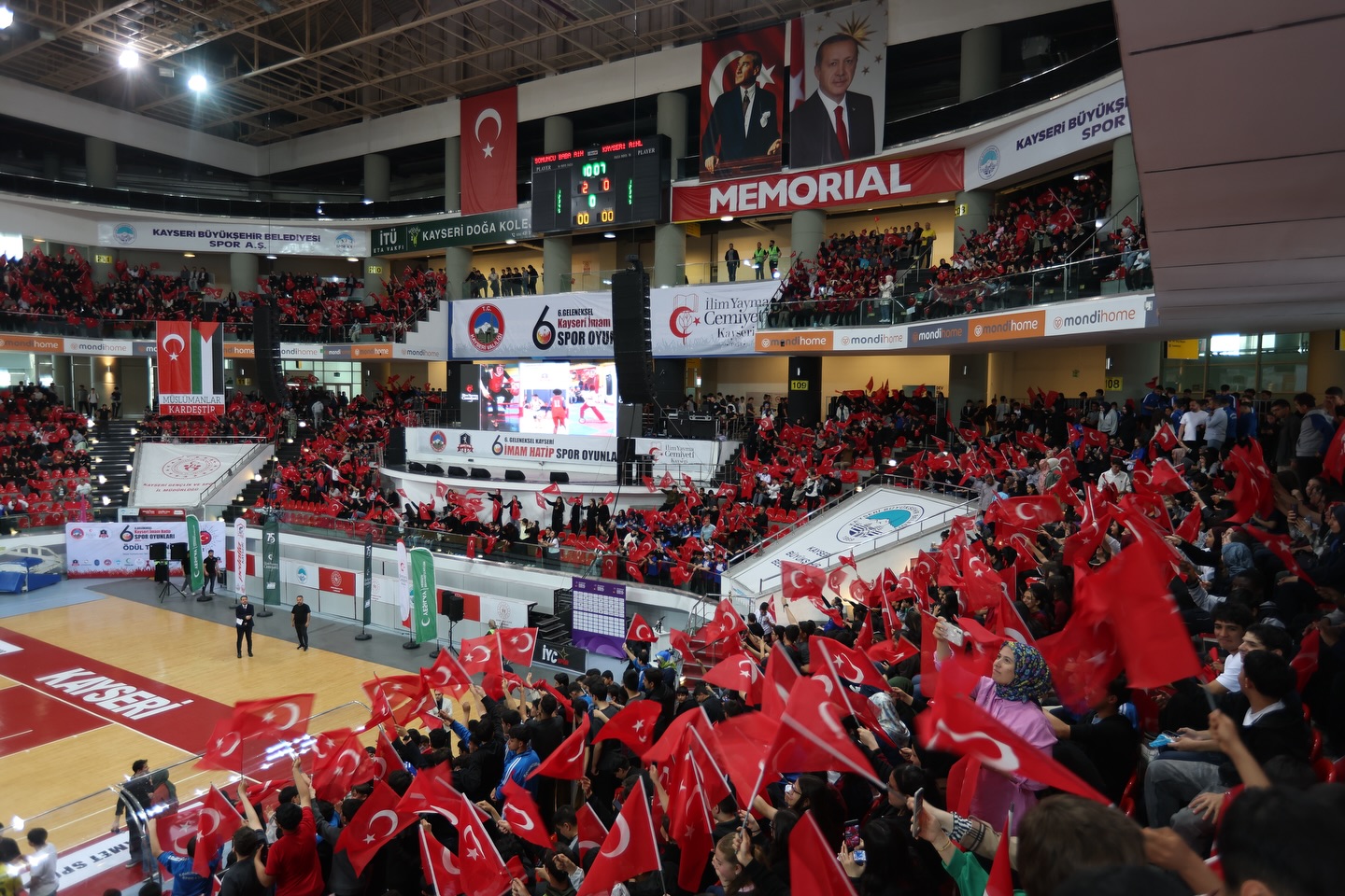 BAŞKAN BÜYÜKKILIÇ, SPOR OYUNLARI ÖDÜL TÖRENİ'NDE GENÇLERE SESLENDİ