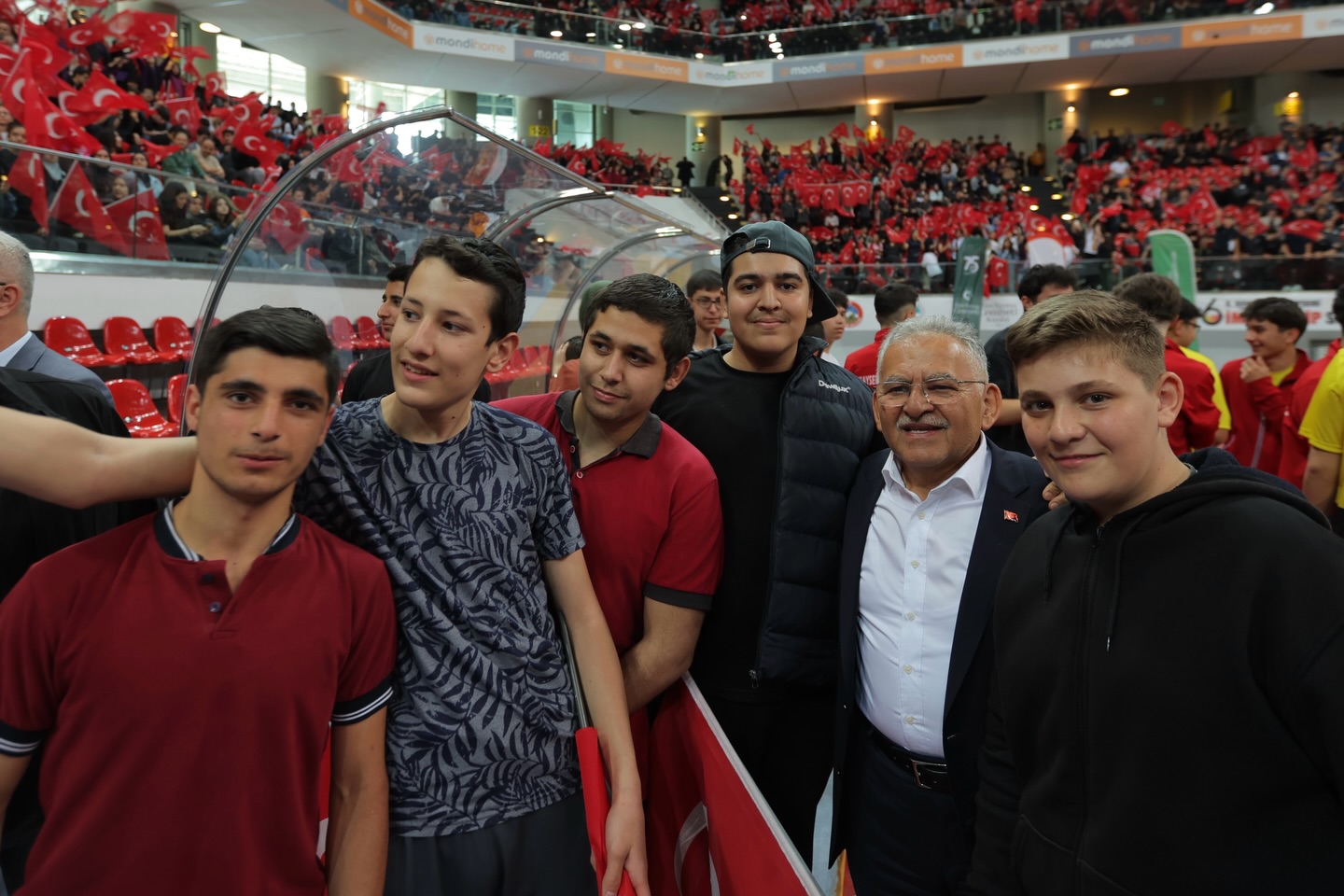 BAŞKAN BÜYÜKKILIÇ, SPOR OYUNLARI ÖDÜL TÖRENİ'NDE GENÇLERE SESLENDİ