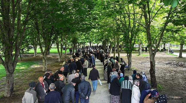 DOMATES FİDESİ DAĞITIMINDA KUYRUĞUN SONU YOK