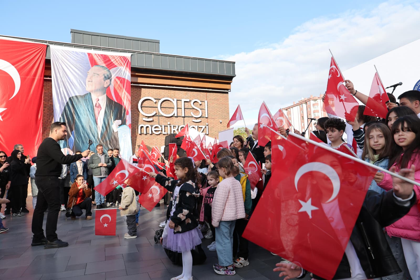 GENÇLİK ORKESTRASI'NIN KONSERİYLE TAÇLANDI