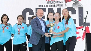 KOCASİNAN'DA GENÇLİK ŞÖLENİ MUHTEŞEM FİNALLE TAMAMLANDI