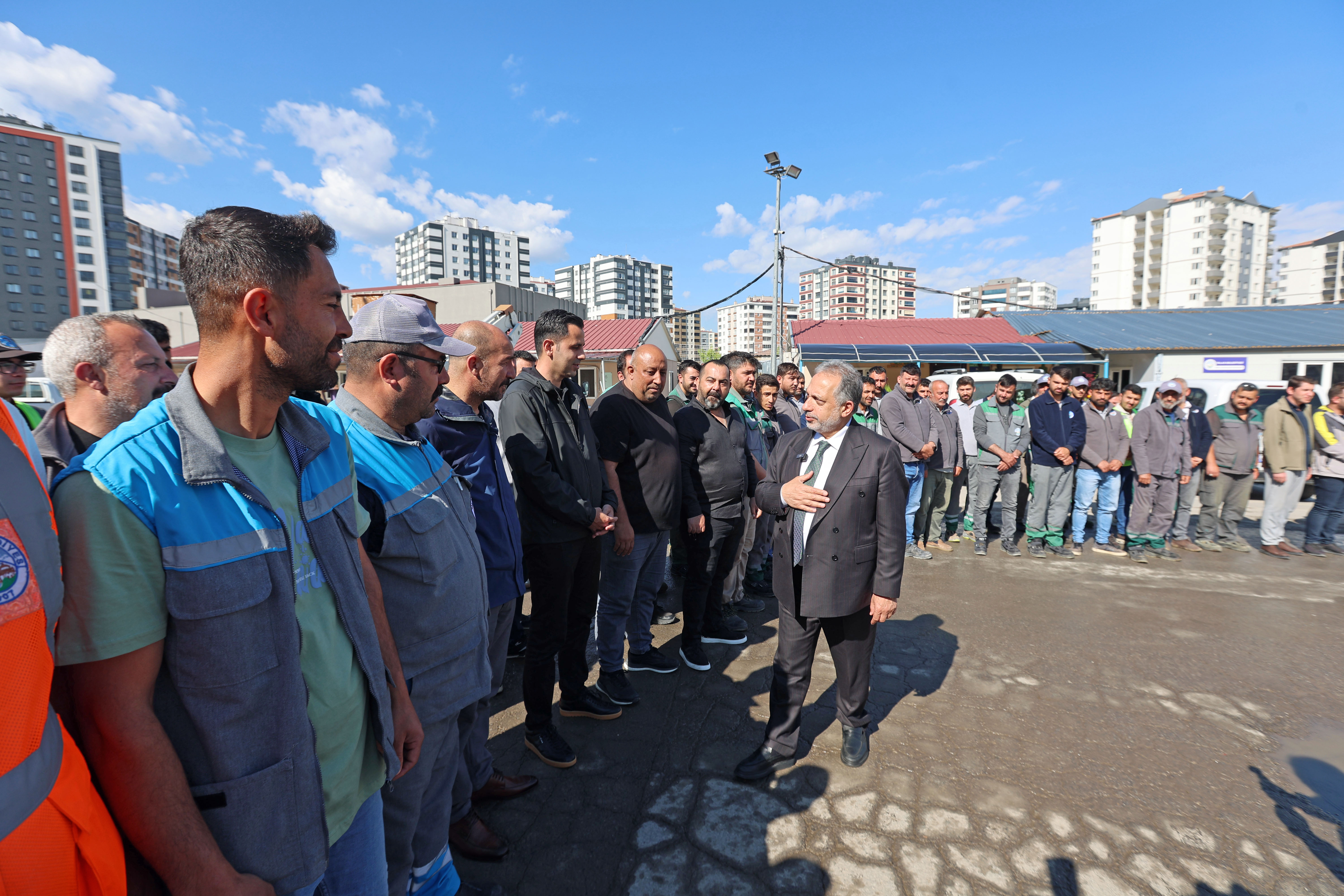 BAŞKAN YALÇIN PERSONELLE BAYRAMLAŞTI