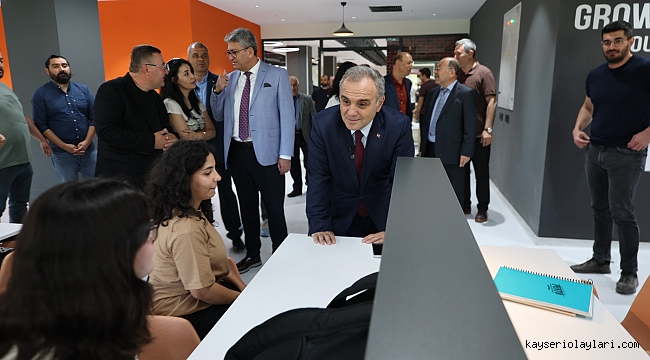 YENİLENEN KADİR HAS MERKEZ KÜTÜPHANESİ HİZMETE AÇILDI