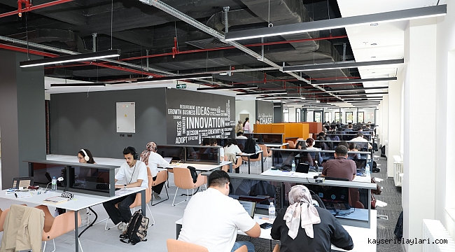YENİLENEN KADİR HAS MERKEZ KÜTÜPHANESİ HİZMETE AÇILDI