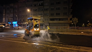 ASFALT ÇALIŞMASI GECE YARISI GERÇEKLEŞTİRİLDİ