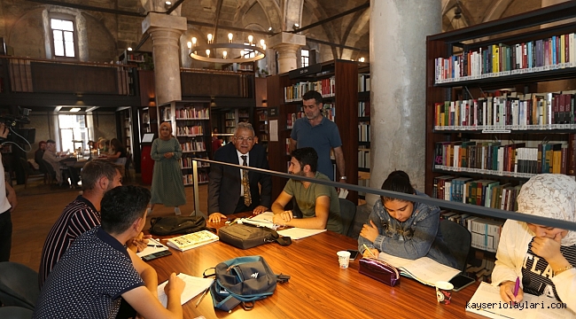 BAŞKAN BÜYÜKKILIÇ ÜNİVERSİTE ADAYLARINI KAYSERİ'YE DAVET ETTİ